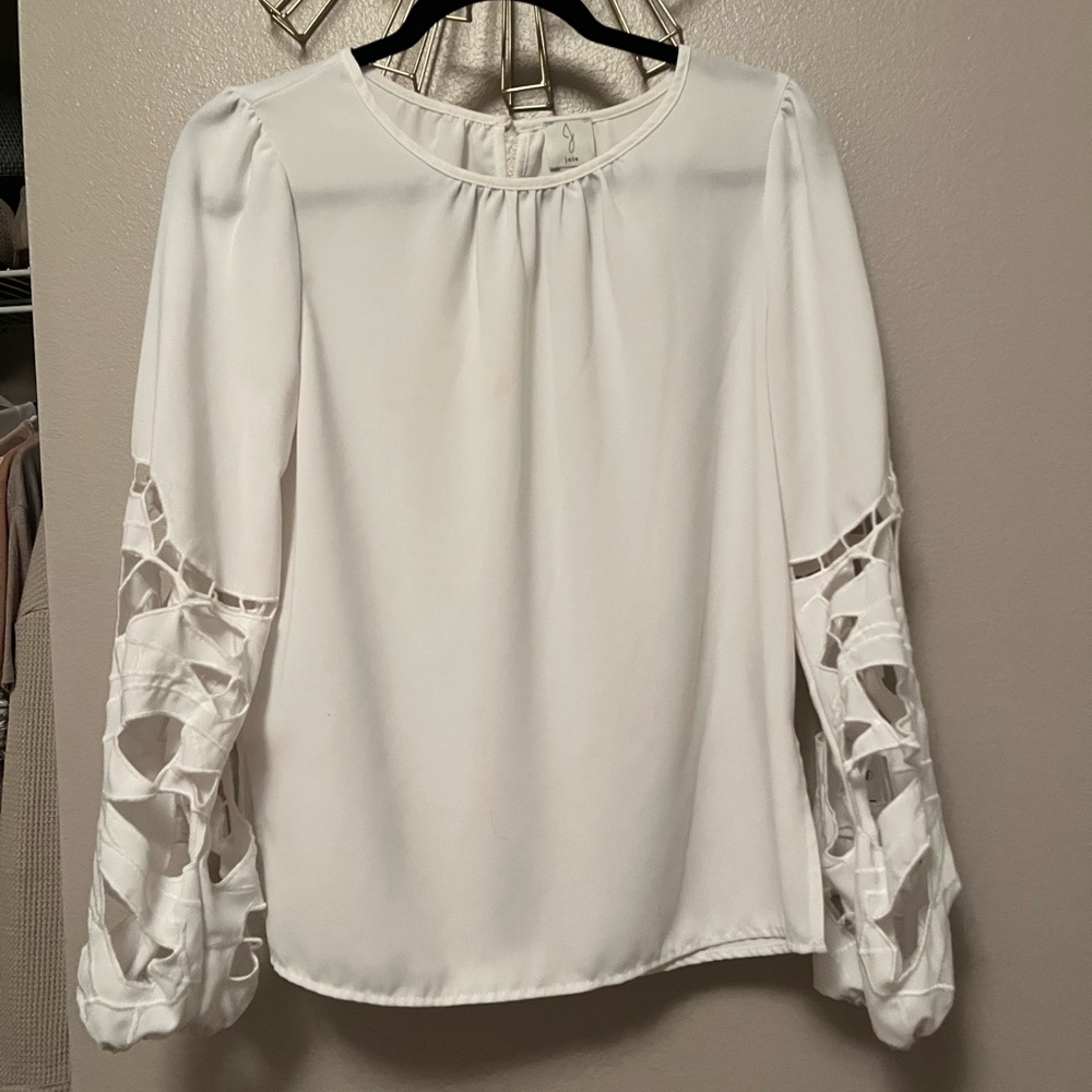 White long sleeve blouse